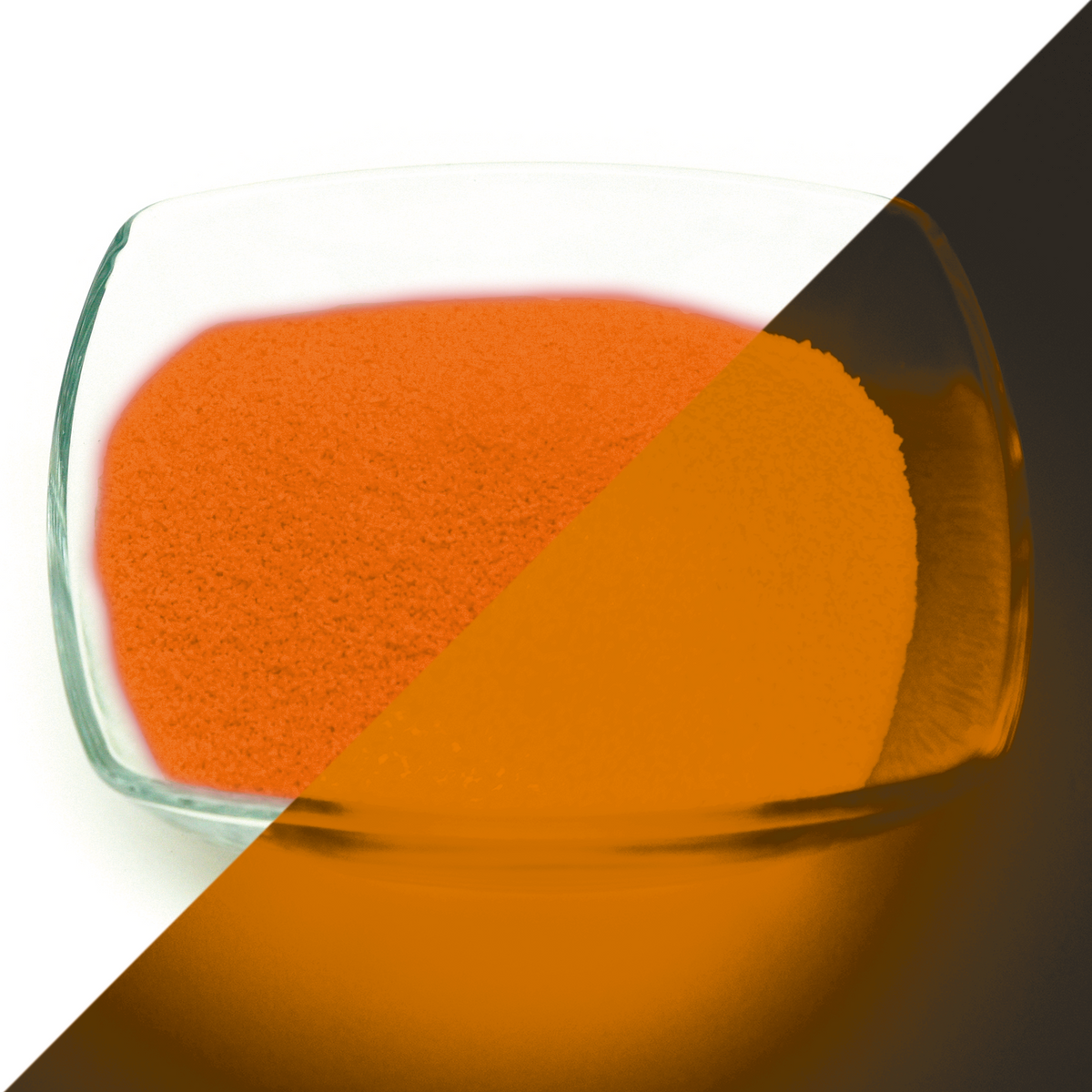 Leuchtgranulat Orange 1 mm, 100 g: Granulat in Glasschale, bei Tag orange, im Dunkeln gelborange leuchtend