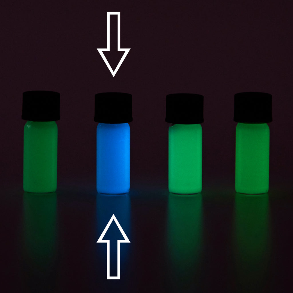 Uhrenzeigerfarbe Natur-Blaugrün 2 g: Vier Fläschchen im Dunkeln von Grün bis Blau, das zweite markiert