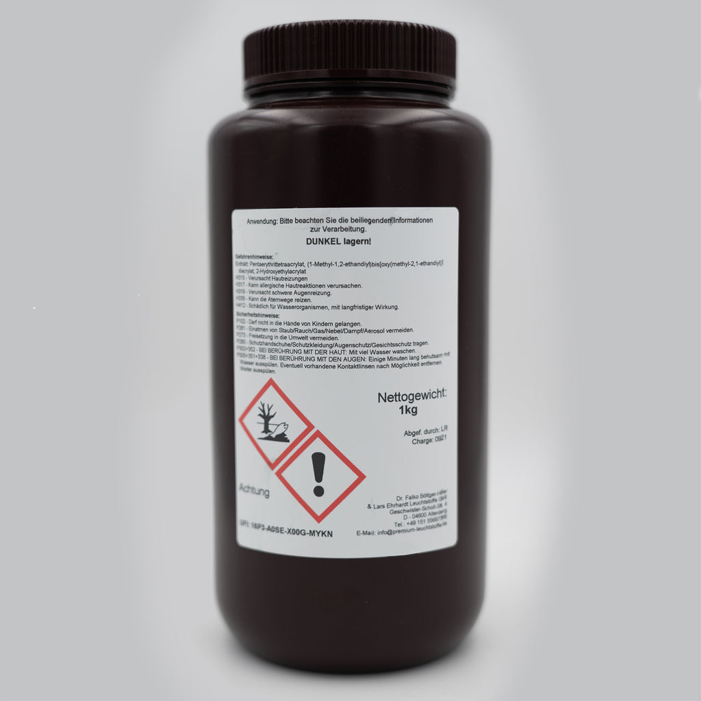 3D-Druckharz Klar: Rückseite der braunen 1-kg-Flasche mit Hinweisetikett und Gefahrenpiktogrammen