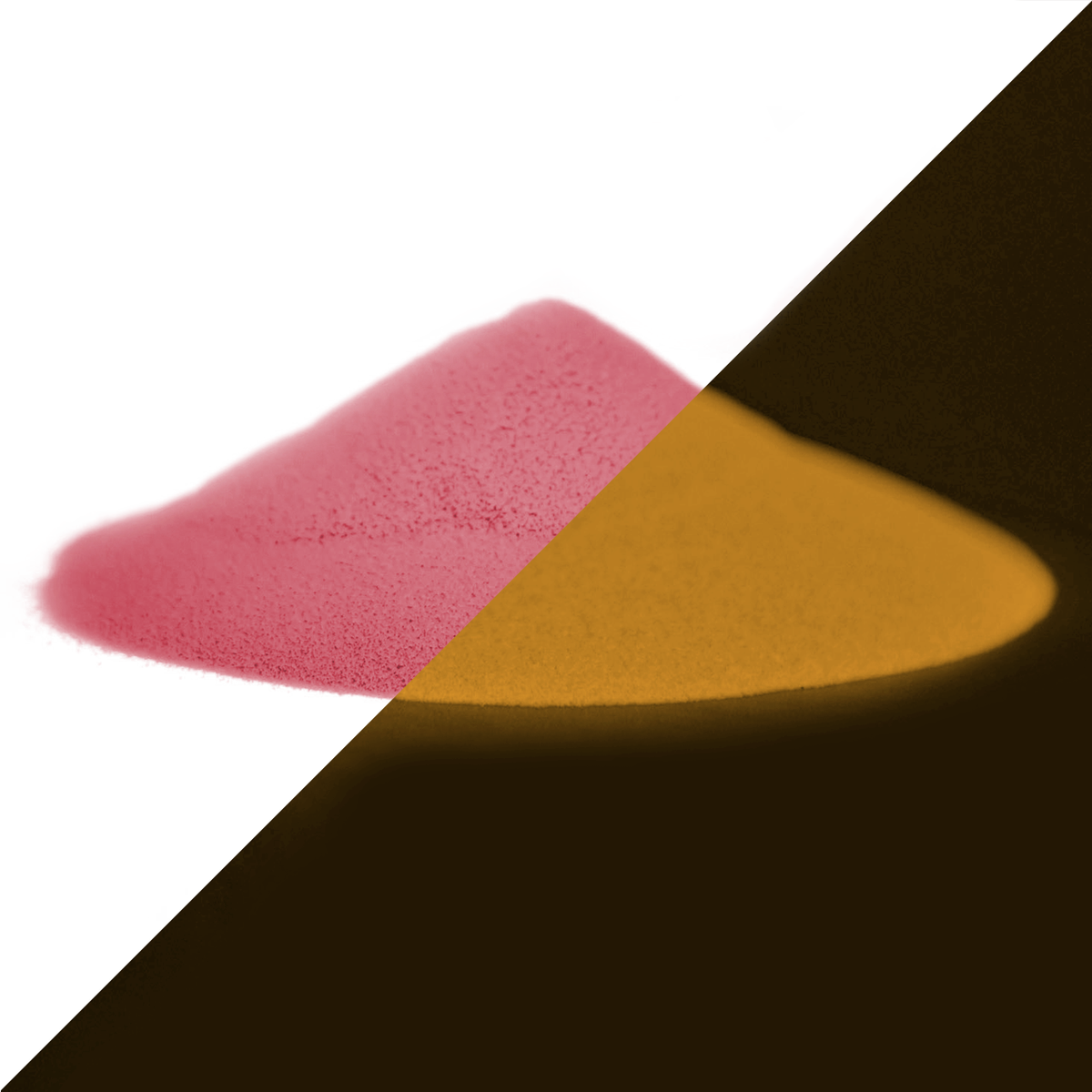 Leuchtpulver Pink-Pink 40 g als Haufen, diagonal geteilt: links bei Tageslicht rosa, rechts im Dunkeln orange-gelb leuchtend