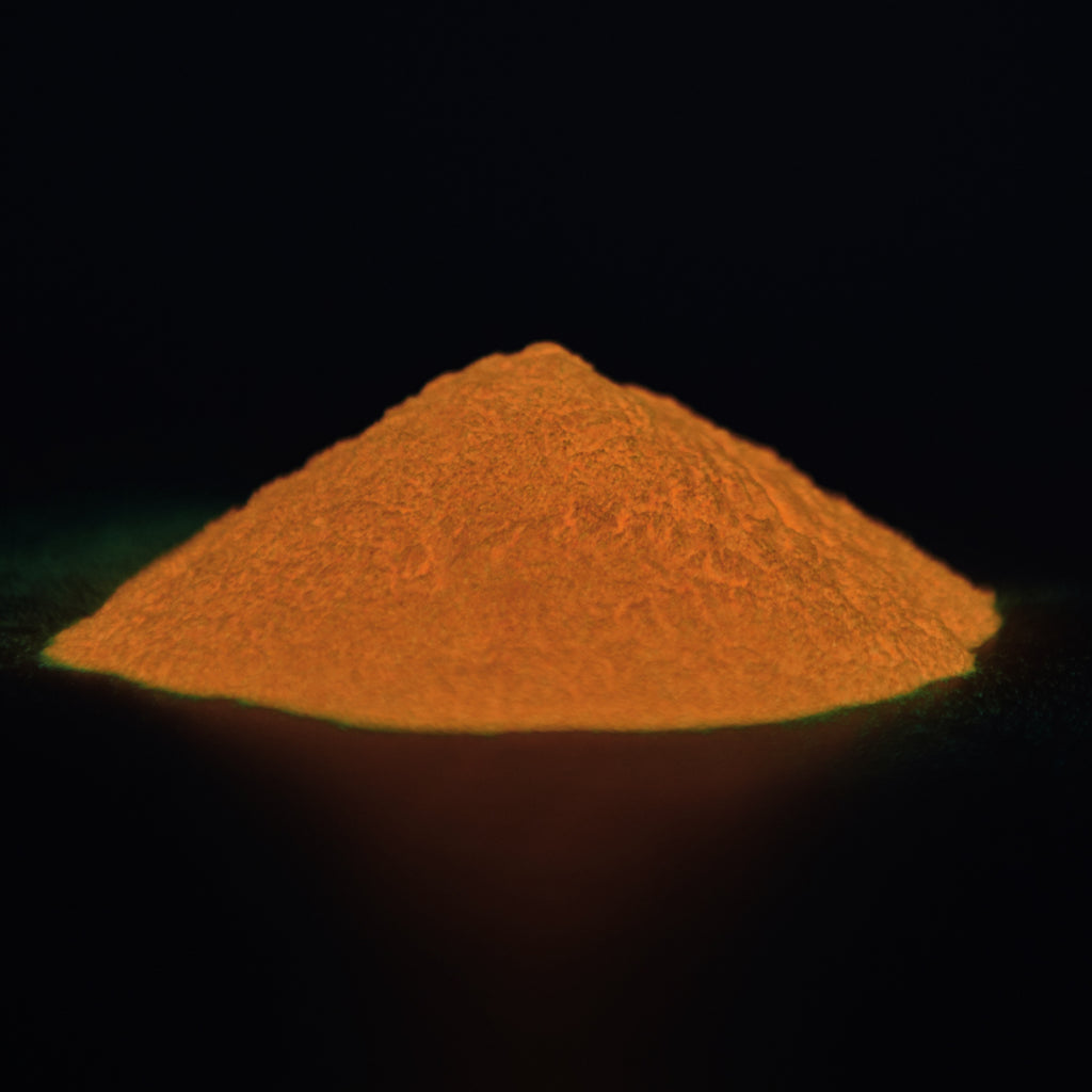 Leuchtpulver Orange 40 g: Pulverhaufen im Dunkeln, orange leuchtend