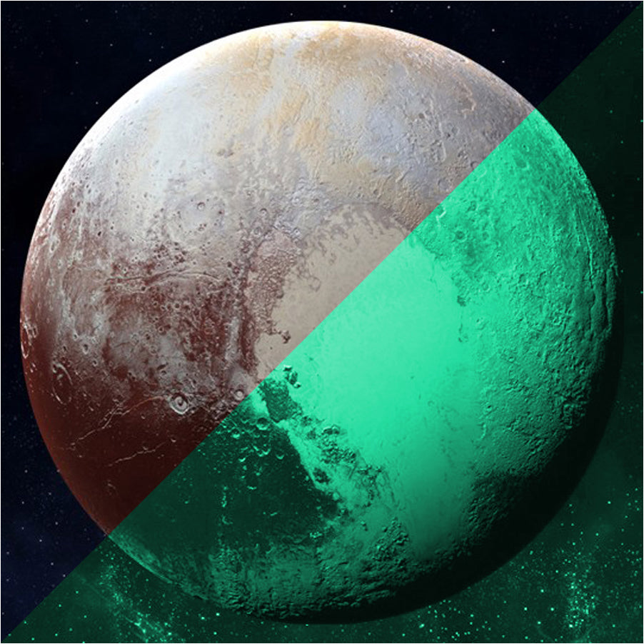 Planeten-Aufkleber Pluto 30 cm: Pluto diagonal geteilt: bei Licht braun und beige, im Dunkeln grün leuchtend