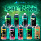 Neun Leuchtspray-Dosen in verschiedenen Farben nebeneinander, darunter Natur-Grün, Weiß-Weiß, Pink-Pink und Terrakotta-Grün