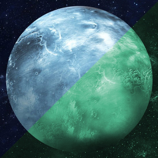 Planeten-Aufkleber Uranus 30 cm: Planet diagonal geteilt, oben bei Tageslicht blau, unten im Dunkeln grün leuchtend